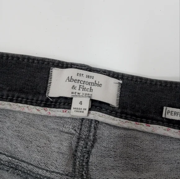 Abercrombie And Fitch Womens Size 4 Black Perfect Stretch Shorts - Picture 6 of 7